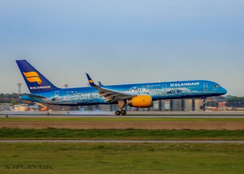 Icelandair Vatnajökull 757 Landing